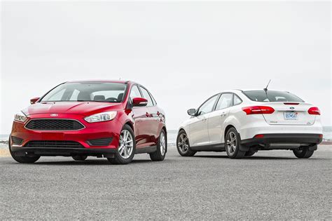 2016 Ford Focus SE EcoBoost I-3 First Test: Driving the Manual and Auto