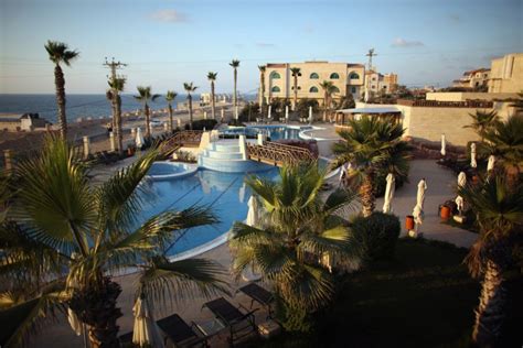 Gaza Strip’s Arabs enjoy spin classes, fine dining, private beaches ...