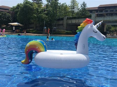 Giant Inflatable Unicorn Pool Float - ThingsIDesire