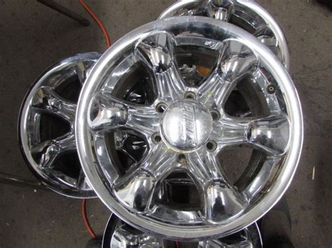 Lot Detail - SET OF FOUR - SIX LUG EAGLE ALLOY 16" RIMS