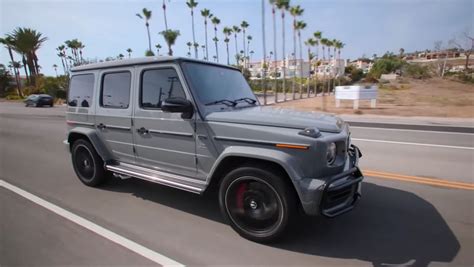 Kylie Jenner shows off her dark grey Mercedes Benz G-Wagon featuring ...