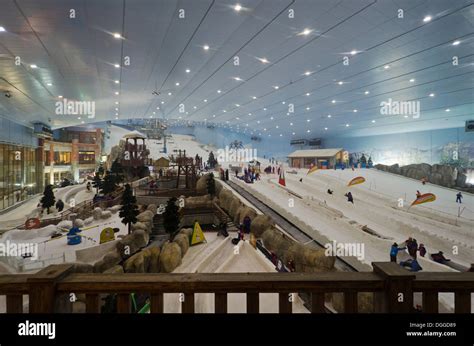 Ski Dubai, the world's largest indoor ski area, inside, Dubai, United Arab Emirates, Middle East ...