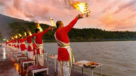 The Timeless Beauty and Devotion of Ganga Aarti in India: A Spiritual Experience that Captivates ...