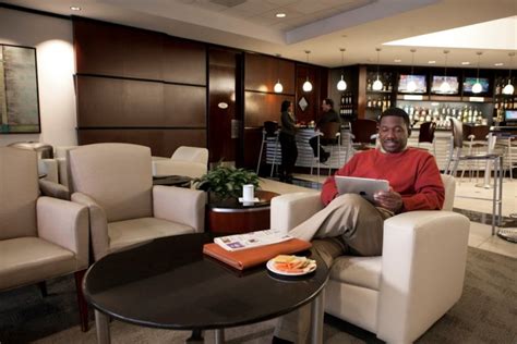 7 ways to score airport lounge access