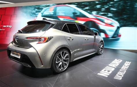 2019 Toyota Corolla Hybrid hatchback debuts in Geneva for Europe