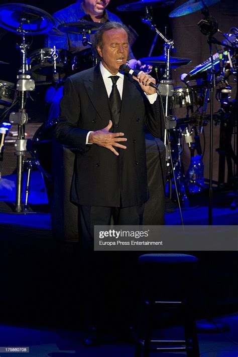 Julio Iglesias performs in concert during Starlite Festival on August... News Photo - Getty Images