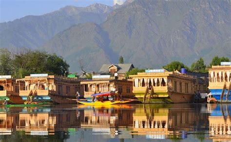 Houseboats in Kashmir - Houseboats in Dal Lake and Nagin Lake