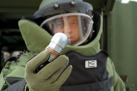 40mm Grenade, Explosive Ordnance Disposal Team | Defence Forum & Military Photos - DefenceTalk