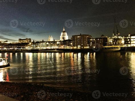 A view of the River Thames at night 14790993 Stock Photo at Vecteezy