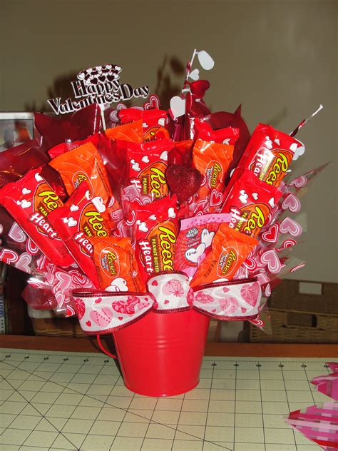 Reece's Valentines Day Bouquet | Diy valentine's candy bouquet, Valentines candy bouquet, Candy ...