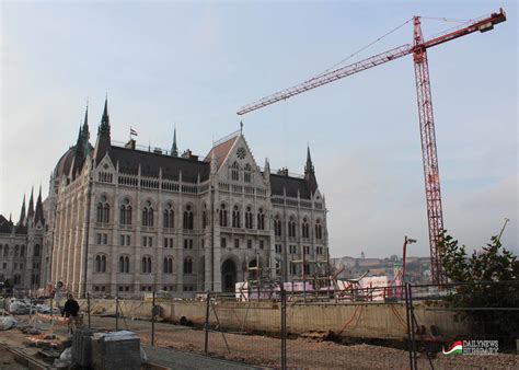 The Hungarian Parliament Area In Late November – Photo Gallery | Daily News Hungary