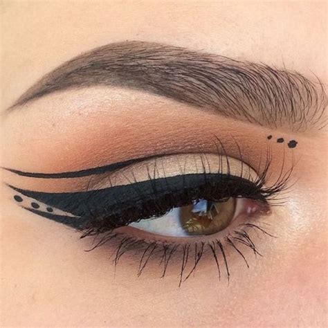 Les nouvelles tendances de porter l'eye-liner ! | Maquillage yeux ...