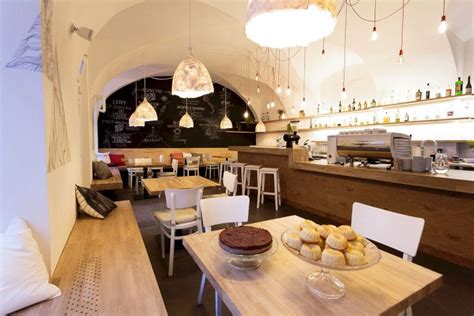 5 Aesthetic Cafe Interior Designs that Looks Inviting