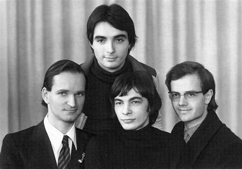 Classify members of German electronic band Kraftwerk.