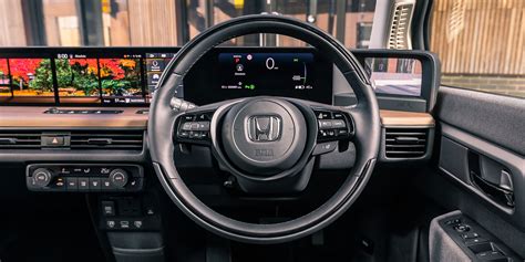 Honda e Interior & Infotainment | carwow