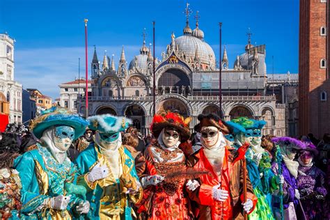 Venice Carnival và những chiếc mặt nạ bí ẩn thu hút du khách