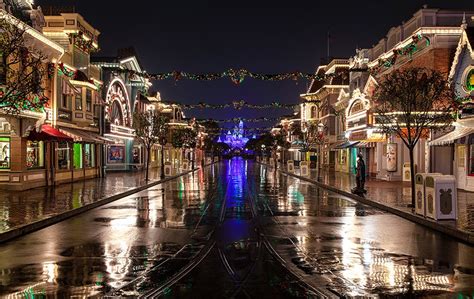 By the Numbers: Holidays on Main Street, U.S.A., at Disneyland Park | Disney Parks Blog