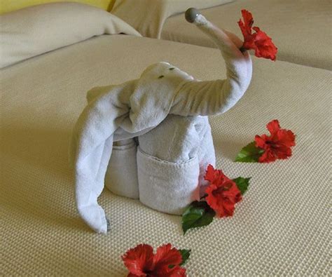 30 Creative Towel Origami DIYs | Cuded | Towel origami, Origami design ...