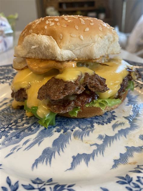 [homemade] cheeseburger : food