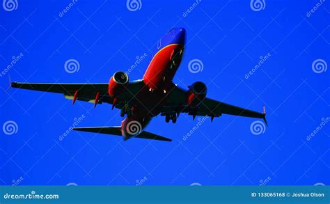 Southwest Airlines Boeing 737 Coming in for a Landing. Editorial Stock Photo - Image of airport ...