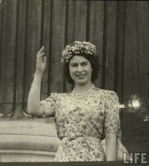 Queen Elizabeth Ii Young Color