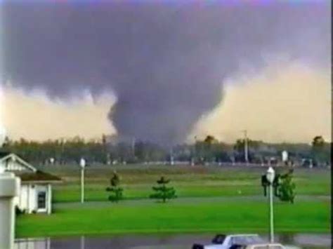 Tornado in Andover Kansas On April 26 1991 | Andover kansas, Wild weather, Weather cloud