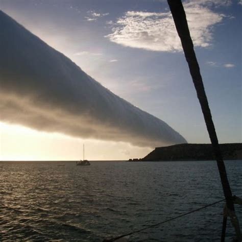 Mysterious Morning Glory Cloud Formation | Amusing Planet