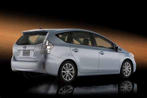 All Car Reviews 02: 2011 Toyota Prius hybrid SUV on the claim the most ...