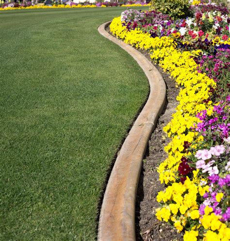 10 Edging Ideas for Flower Beds, Gardens and Landscaping | Angie's List