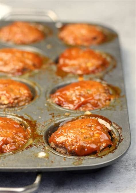 Meatloaf Muffins for Weeknight Dinner -- Simple and Easy!