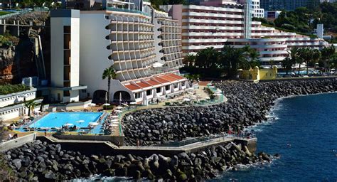 Hotel in the Bay of Funchal? Book Pestana Madeira Beach Club!