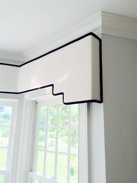 10+ Cornice Board Ideas For Bay Windows