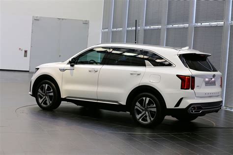 New 2020 Kia Sorento hybrid: prices, specifications and on-sale date pictures | DrivingElectric