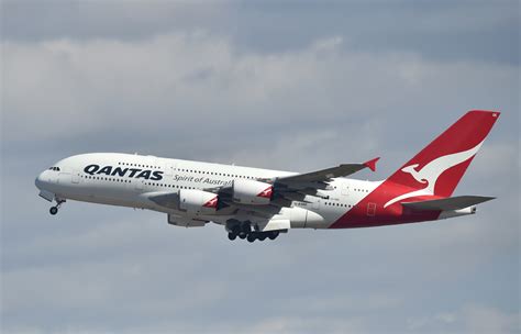 WATCH: Video of harrowing Airbus A380 landing goes viral | WTSP.com