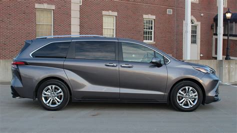 2023 Toyota Sienna Platinum AWD Long-Term Test Introduction | The other hybrid van - TechiAzi