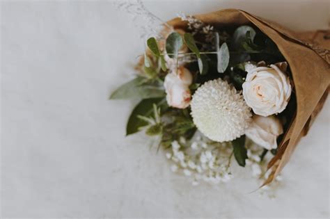 Premium Photo | A bouquet of white dahlia and roses