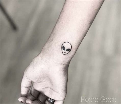 Alien head tattoo by Pedro Goes | Post 26254