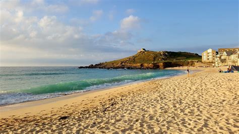 Porthmeor beach at St Ives, Cornwall | Holidays in cornwall, Places to visit, Beach