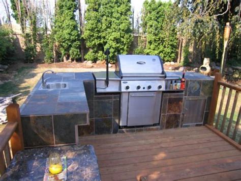 How to Build an Outdoor Kitchen and BBQ Island - Dengarden