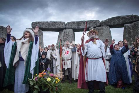 What are Druids and what do they do at Stonehenge on the summer solstice? – The US Sun