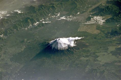 Picture of the Day: Mount Fuji from Space » TwistedSifter