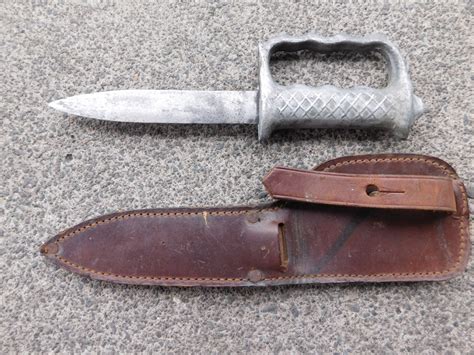 WWII New Zealand Knuckle Knife with Scabbard - Trade In Military