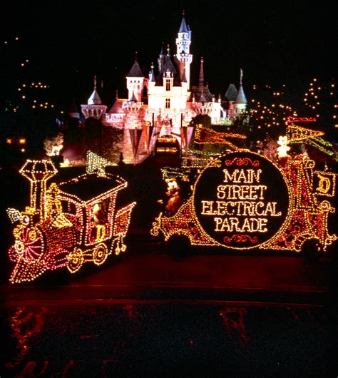 The Main Street Electrical Parade Returns to the Disneyland Resort - Dad Logic