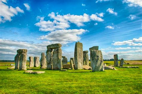 Stonehenge Special Access Guided Morning Tour from London | Hekla.com