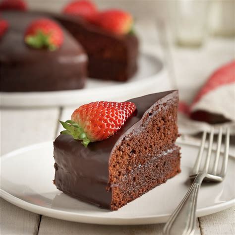 Pastel de chocolate con fresas