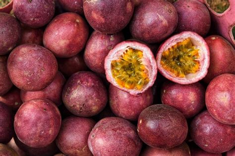 8 Passion Fruit Varieties (The Common Varieties of Passion Fruit) - ChowTray