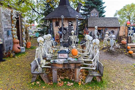 Housel’s Haunted House- The Upstate Halloween Display You Need to See ...