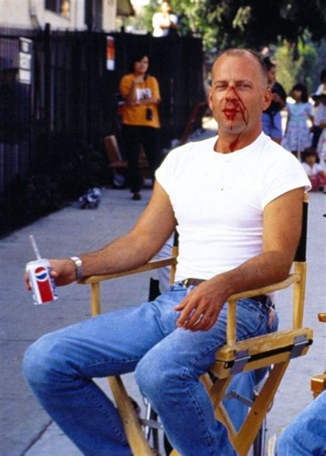 Bruce Willis on the set of, Pulp Fiction. | Pulp fiction, Quentin tarantino movies, Bruce willis