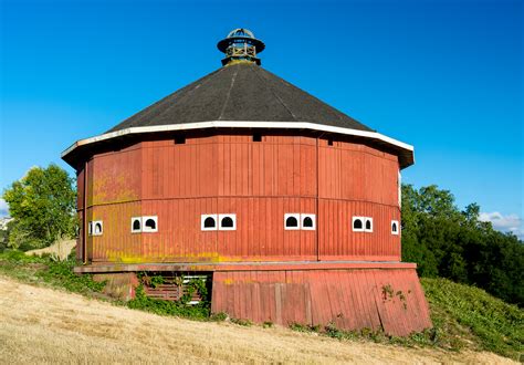 File:Fountaingrove Round Barn.jpg - Wikimedia Commons