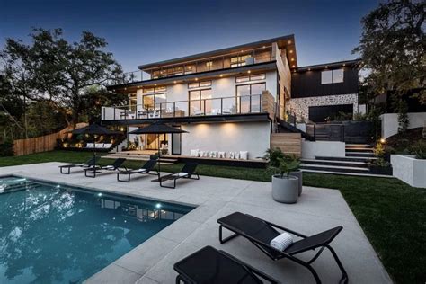 Check out this 'Modern Family' star's gorgeous new mansion - MediaFeed